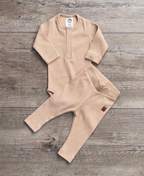 Calça Unissex Slim Canelado MiniMalista | Liso Cinnamon - MiniMalista Baby - 0.3, b2b, Baby, black-friday, com-desconto-mm10, Frio, Kids, Menina, Menino, Neutro, tab-tam-calça-slim, Unissex -bebê-minimalista-estiloso