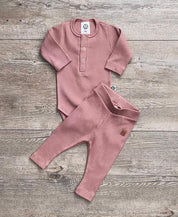 Calça Unissex Slim Canelado MiniMalista | Liso Dark Rose - MiniMalista Baby - 0.2, 0.3, b2b, Baby, black-friday, com-desconto-mm10, Frio, Kids, Menina, tab-tam-calça-slim -bebê-minimalista-estiloso