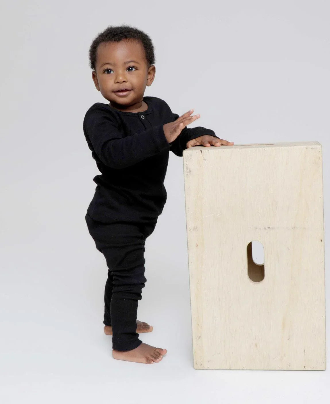 Calça Unissex Slim Canelado MiniMalista | Liso Preto - MiniMalista Baby - 0.2, 0.3, b2b, Baby, Best, black-friday, com-desconto-mm10, Frio, Kids, Menino, Neutro, tab-tam-calça-slim, Unissex, Winter Sale 20% -bebê-minimalista-estiloso