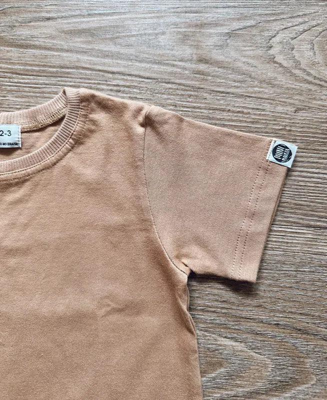 Camiseta Infantil Manga Curta Unissex MiniMalista | Liso Mocha - MiniMalista Baby - 0.3, 0.4, b2b, black-friday, com-desconto-mm10, Kids, Meia Estação, Menina, Menino, Neutro, SALE-FINAL, tab-tam-camiseta-manga-curta, Unissex -bebê-minimalista-estiloso