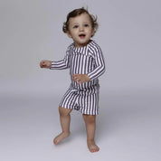 Camiseta Infantil Proteção Solar Unissex UV50+ | Listras Retrô Cinza - MiniMalista Baby - 0, 0.3, 0.4, b2b, black-friday, Calor, Menino, minime, Neutro, outlet, SALE-FINAL, tab-tam-camiseta-praia, tab-tam-camiseta-solar-praia, tab-tamanho-camiseta-raglan, Unissex, Verão -bebê-minimalista-estiloso