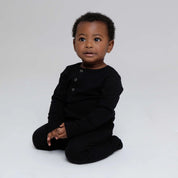 Camiseta Infantil Unissex Manga Longa Canelado Botões MiniMalista | Liso Preto - MiniMalista Baby - 0.2, 0.3, b2b, black-friday, com-desconto-mm10, Frio, Kids, Menino, Neutro, tab-tam-camiseta-botao-frontal, tab-tam-camiseta-botão-frontal-manga-longa, Unissex, Winter Sale 20% -bebê-minimalista-estiloso