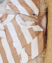 Kit Presente Saída de Maternidade Bebê 4 peças | Listras Diagonais Bege - Com Caixa Presente