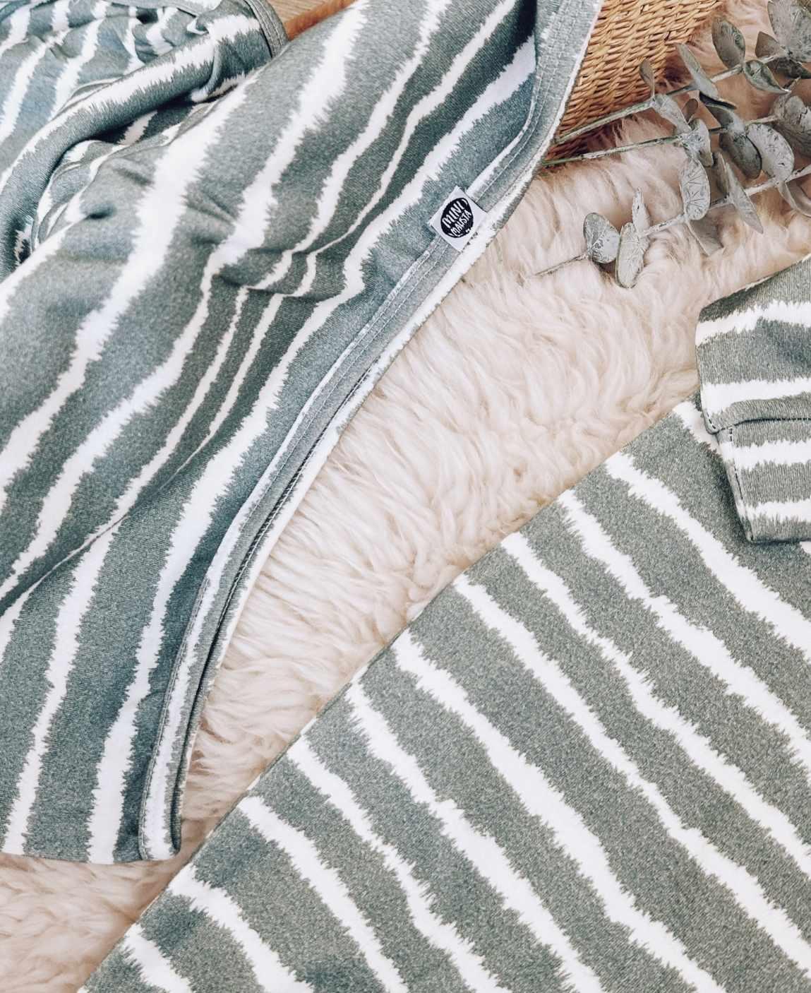 Kit Presente Saída de Maternidade Bebê 4 peças | Tie Dye - Com Caixa Presente