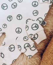 Kit Presente Saída de Maternidade Bebê 4 peças | Peace and Love - Com Caixa Presente