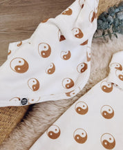 Kit Presente Saída de Maternidade Bebê 4 peças | Yin Yang - Com Caixa Presente