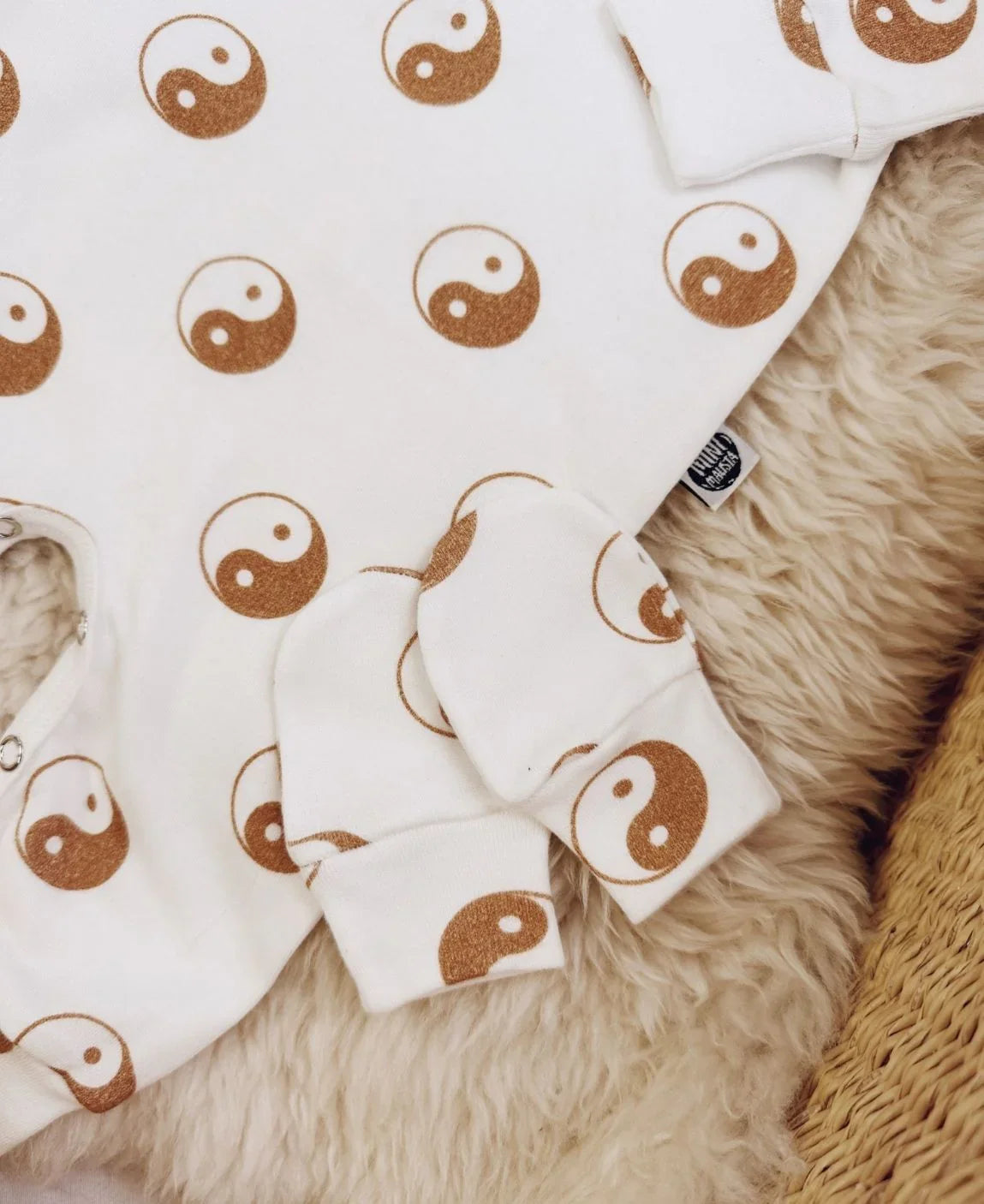 Kit Presente Saída de Maternidade Bebê 4 peças | Yin Yang - Com Caixa Presente