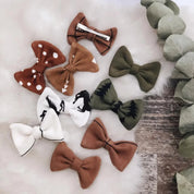 Laço de Malha com Clip de Cabelo | Grid Branco Off - MiniMalista Baby - 0.5, Ano Novo, b2b, Baby, black-friday, laço-clip, Meia Estação, Menina, outlet, Reveillon, SALE-FINAL -bebê-minimalista-estiloso