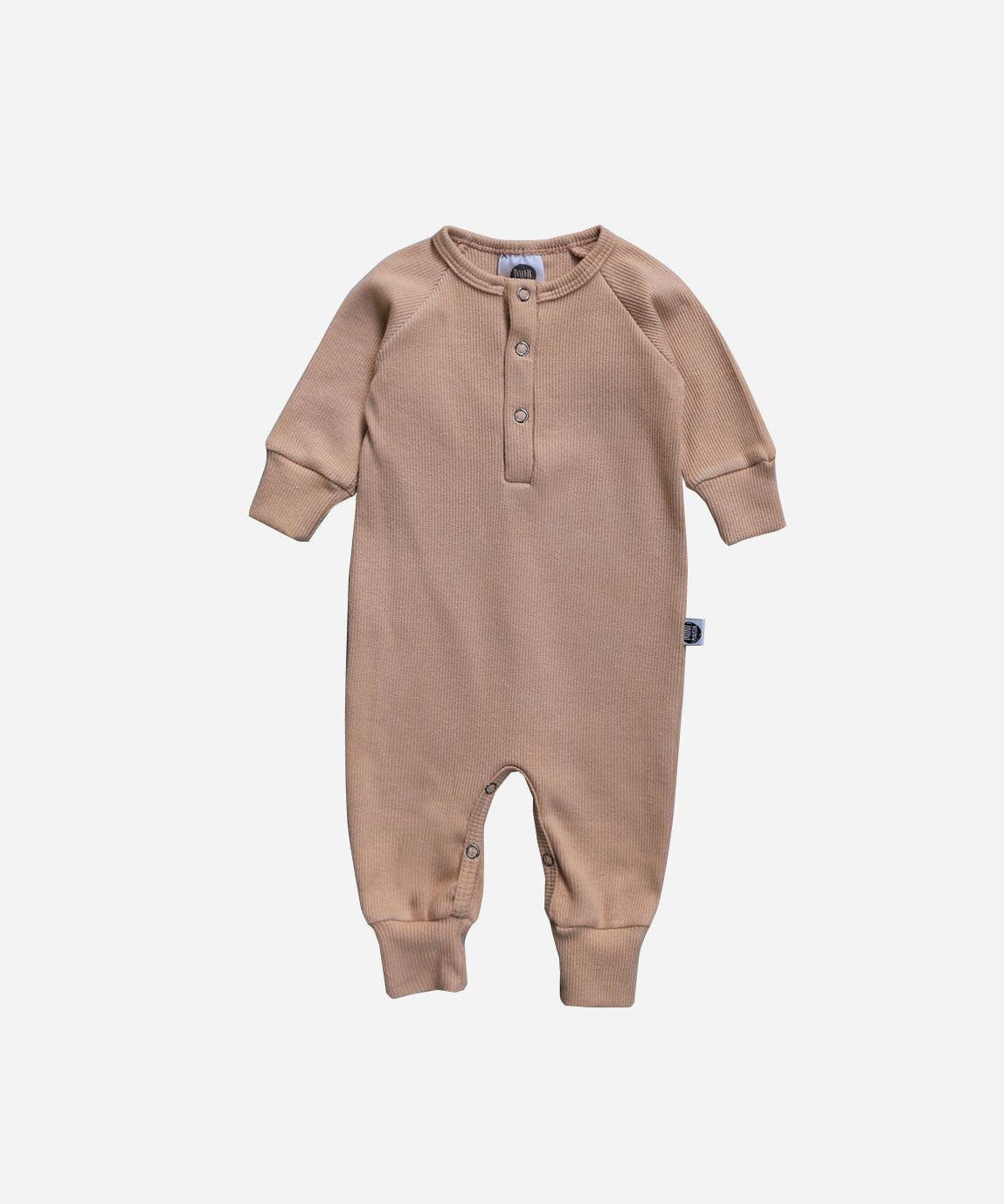 Macacão Bebê Canelado Botões Unissex MiniMalista | Liso Cinnamon - MiniMalista Baby - 0.3, 2macacoespor199, b2b, Baby, black-friday, com-desconto-mm10, Frio, Menina, Menino, Neutro, tab-tam-mac-botões, Unissex -bebê-minimalista-estiloso