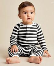 Macacão Bebê Canelado Botões Unissex | Listras Preto e Branco