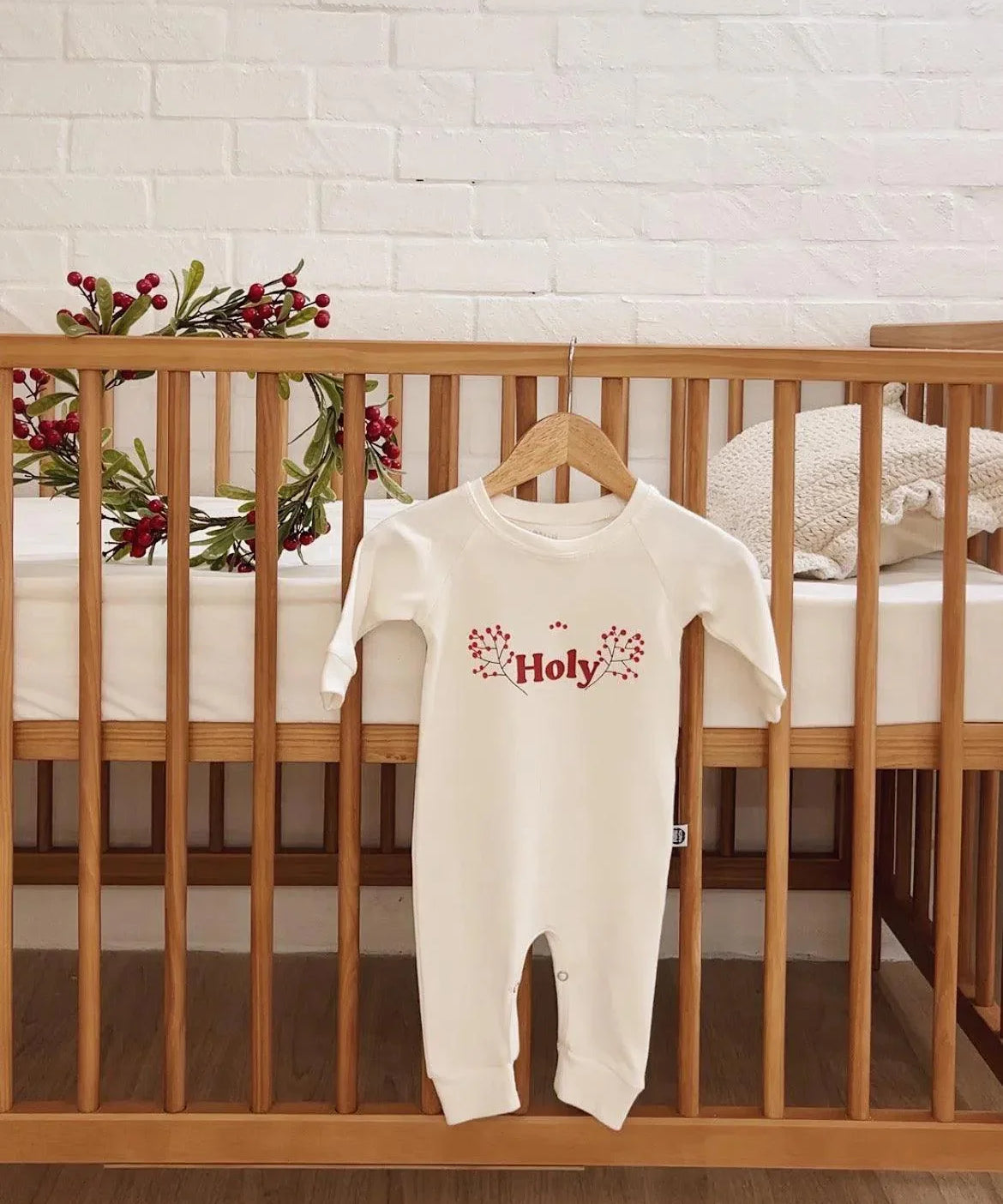 Macacão de Bebê Raglan Botões Unissex Holy - MiniMalista Baby - 0.5, Ano Novo, b2b, Baby, black-friday, com-desconto-mm10, Meia Estação, Menina, Menino, Neutro, Reveillon, tab-tam-mac-botões, Unissex -bebê-minimalista-estiloso