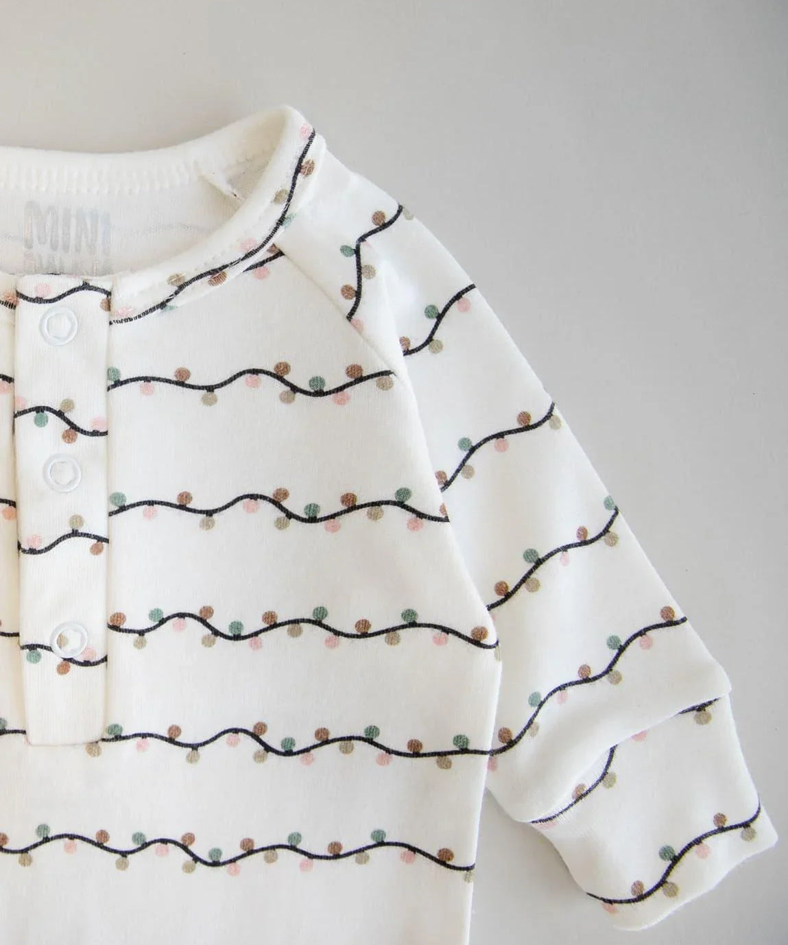 Macacão de Bebê Raglan Botões Unissex | Lights - MiniMalista Baby - 0, 2macacoespor199, Ano Novo, b2b, Baby, Christmas, com-desconto-mm10, Meia Estação, Menina, natal, Neutro, Reveillon, tab-tam-mac-botões, Unissex, Xmas -bebê-minimalista-estiloso