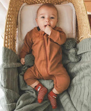 Macacão de Bebê Ziper com opção de Pezinho | Liso Caramelo