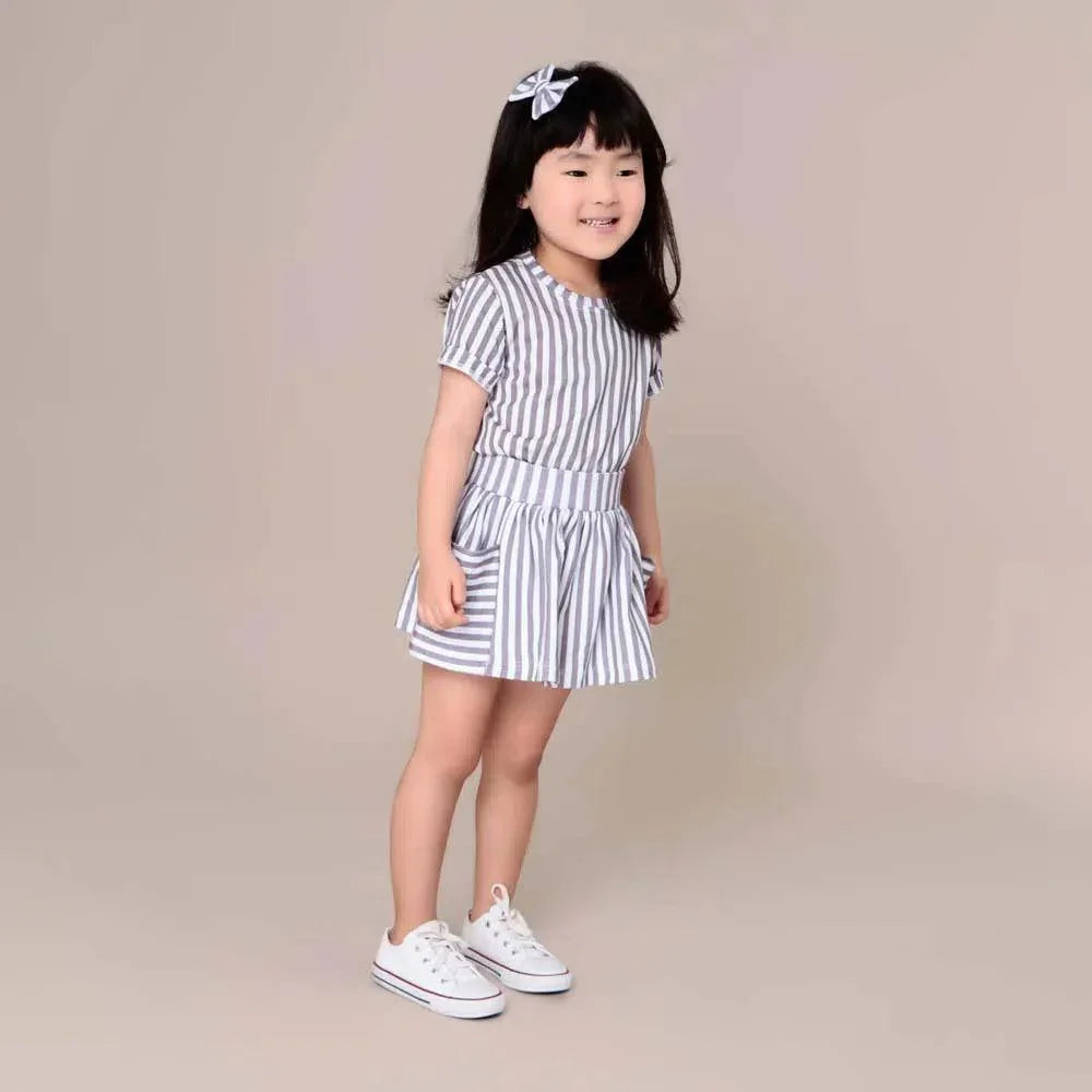 Saia Bolso Infantil | Listras Retrô Cinza - MiniMalista Baby - 0.35, b2b, black-friday, Calor, Kids, Menina, minime, outlet, SALE-FINAL, tab-tam-saia-bolso-1, Verão -bebê-minimalista-estiloso