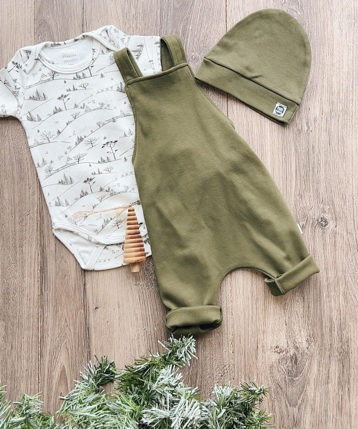 Salopette Infantil Unissex MiniMalista | Liso Jungle Green - MiniMalista Baby - 0.2, b2b, black-friday, Christmas, com-desconto-mm10, Meia Estação, Menino, Natal, new, tab-tam-salopette, Xmas -bebê-minimalista-estiloso