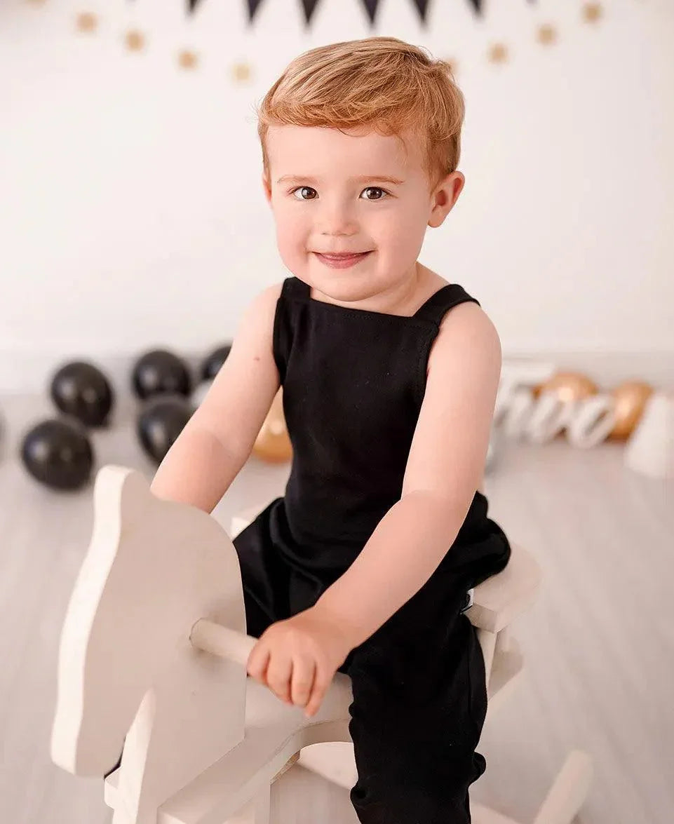 Salopette Infantil Unissex MiniMalista | Liso Preto - MiniMalista Baby - 0.2, 0.3, b2b, black-friday, com-desconto-mm10, Meia Estação, Menino, Neutro, tab-tam-salopette, Unissex -bebê-minimalista-estiloso