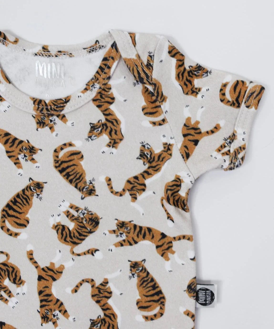 Body de Bebê Manga Curta Unissex | Tiger - MiniMalista Baby - 0.35, 0.4, b2b, Baby, black-friday, com-desconto-mm10, Meia Estação, Menino, Neutro, tab-tam-body-curto, Unissex -bebê-minimalista-estiloso