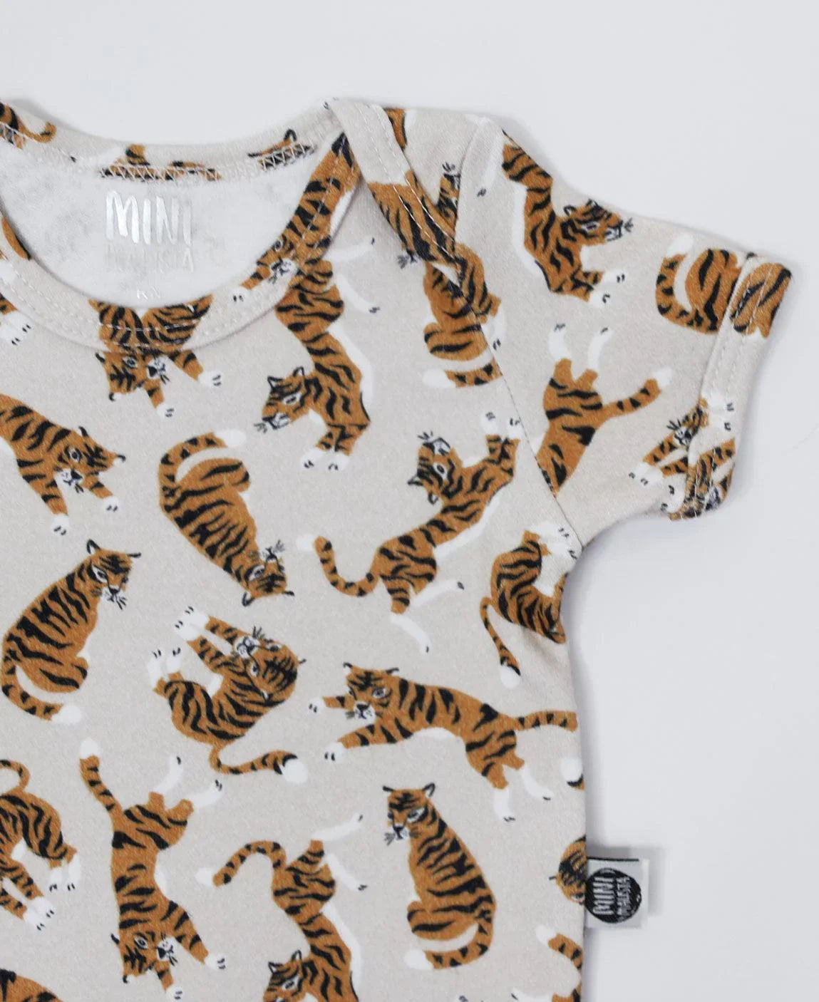 Body de Bebê Manga Curta Unissex | Tiger - MiniMalista Baby - 0.35, 0.4, b2b, Baby, black-friday, com-desconto-mm10, Meia Estação, Menino, Neutro, tab-tam-body-curto, Unissex -bebê-minimalista-estiloso