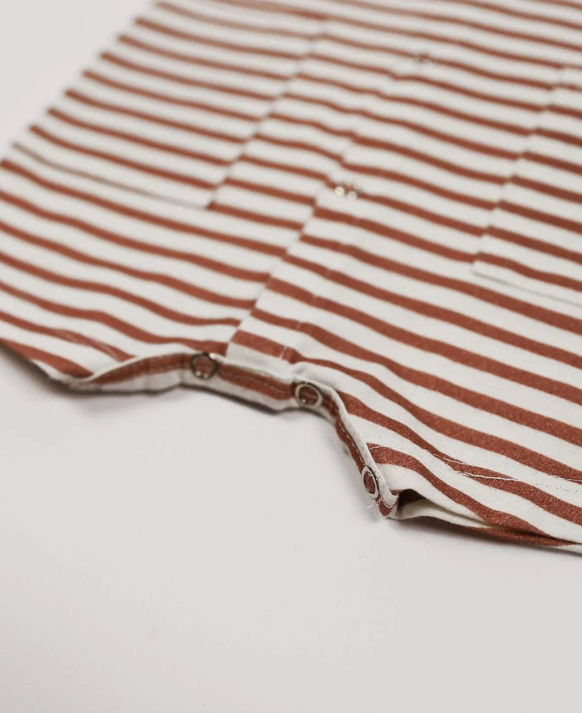 Macaquinho de Verão Botões Regata Unissex | Listrinhas Chutney - MiniMalista Baby - 0.3, 0.45, b2b, Baby, black-friday, Calor, com-desconto-mm10, Kids, Menino, Neutro, new, tab-tam-macaquinho-tank-romper, Unissex, Verão -bebê-minimalista-estiloso